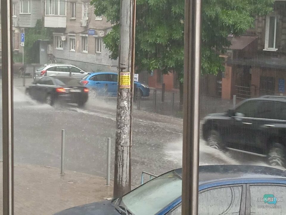 Потоп в Днепре: что сейчас происходит в центре города (ФОТО, ВИДЕО) - рис. 10