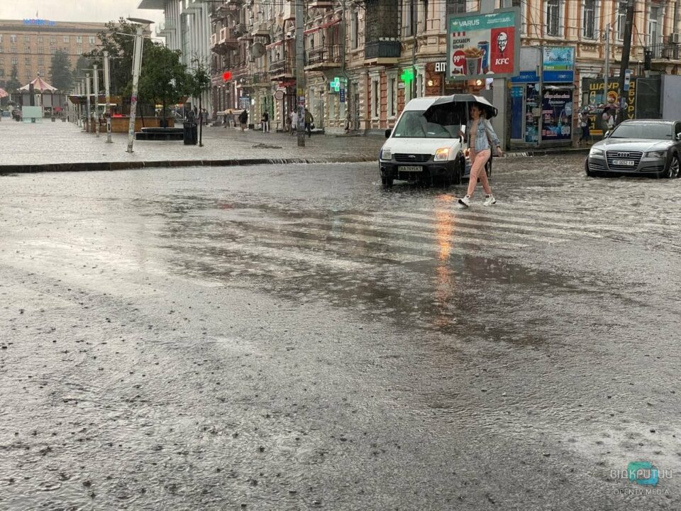 Потоп в Днепре: что сейчас происходит в центре города (ФОТО, ВИДЕО) - рис. 6