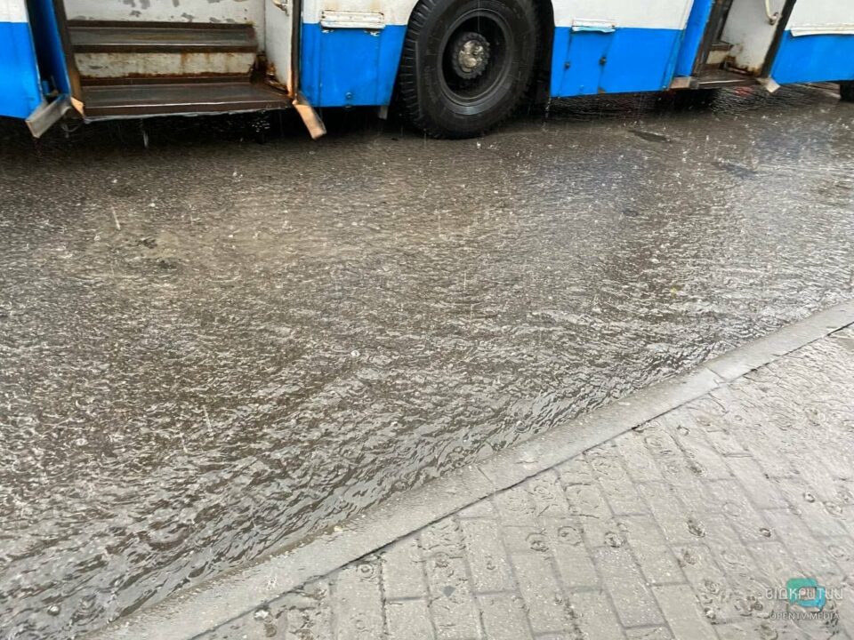 Потоп в Днепре: что сейчас происходит в центре города (ФОТО, ВИДЕО) - рис. 1
