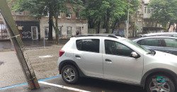Стоянка против «зебры»: в Днепре из-за парковки переместили пешеходный переход - рис. 1
