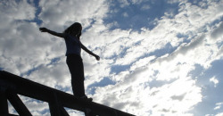 В Днепре женщина свела счеты с жизнью, прыгнув с Нового моста (ВИДЕО) - рис. 5