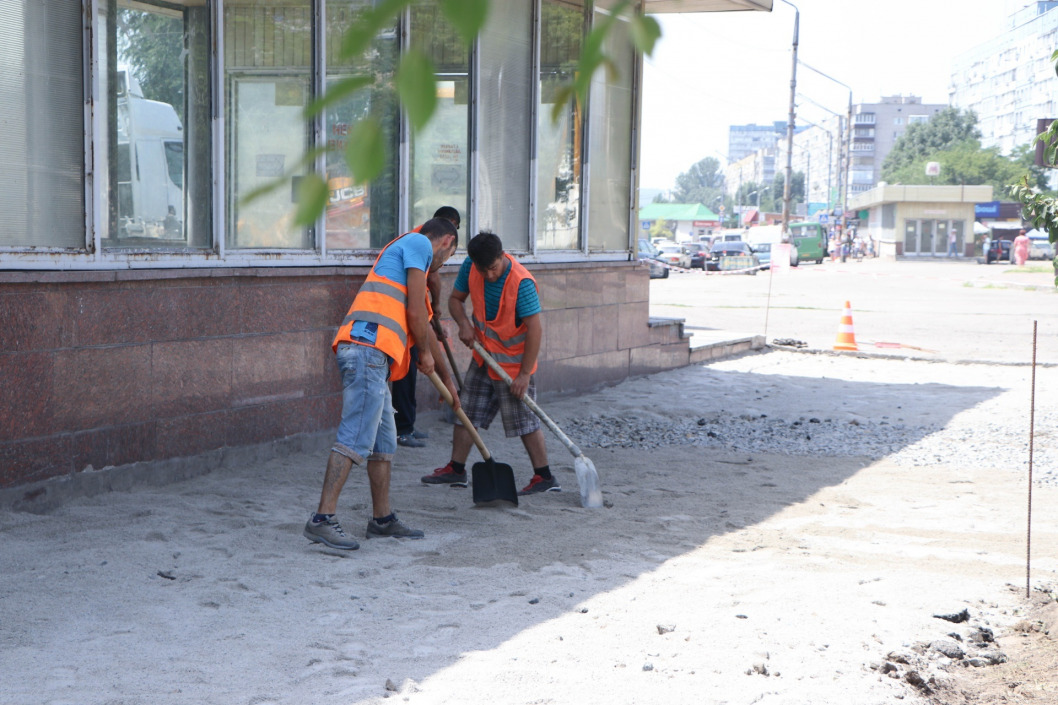 Детские площадки, деревья и велодорожка: в Днепре ремонтируют улицу Кондратюка - рис. 1