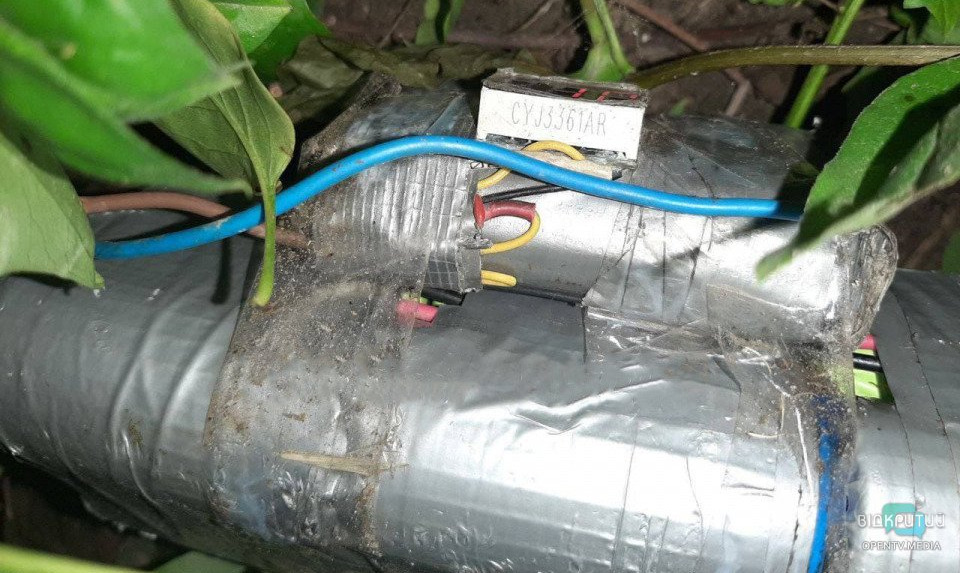 В Днепре жители обнаружили предмет, похожий на взрывное устройство: фото - рис. 1