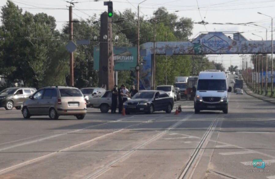 ДТП возле Амурского моста в Днепре: пострадали двое человек - рис. 2