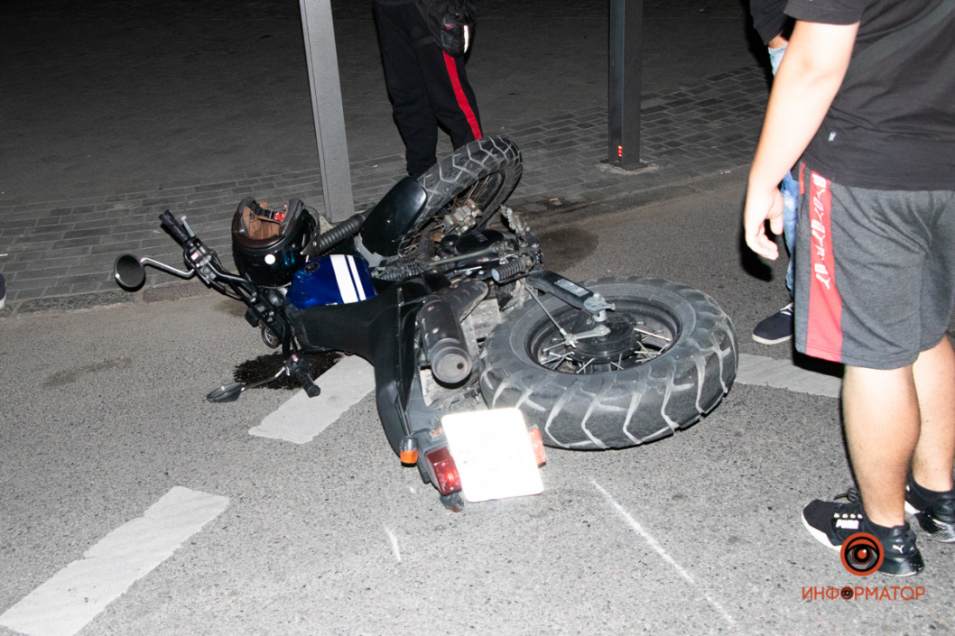 В Днепре столкнулись автомобиль Audi и мотоциклист: есть пострадавшие - рис. 3