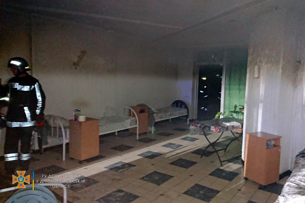 В Кривом Роге случился пожар в доме престарелых: эвакуировали 25 человек - рис. 4