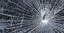 В Днепре на Слобожанском проспекте подросток разбил окно в маршрутке: видео - рис. 6