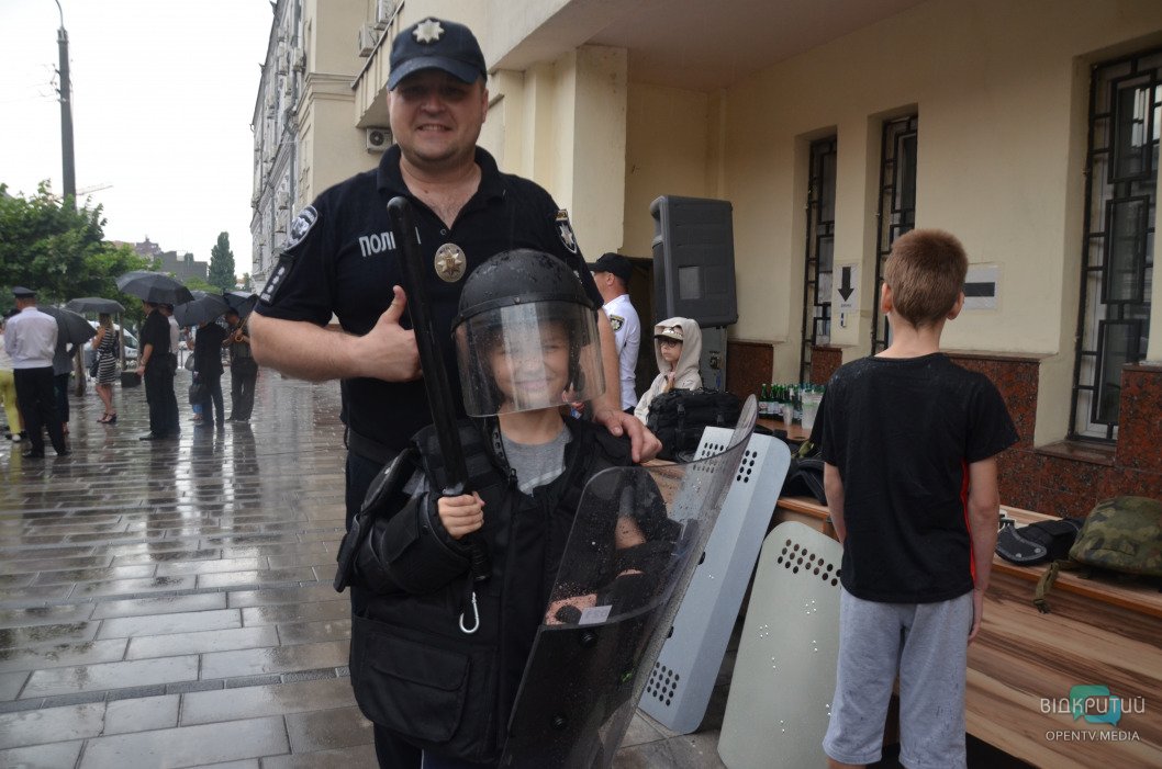 Красочно и с размахом: в Днепре отметили День Нацполиции Украины (фото) - рис. 9