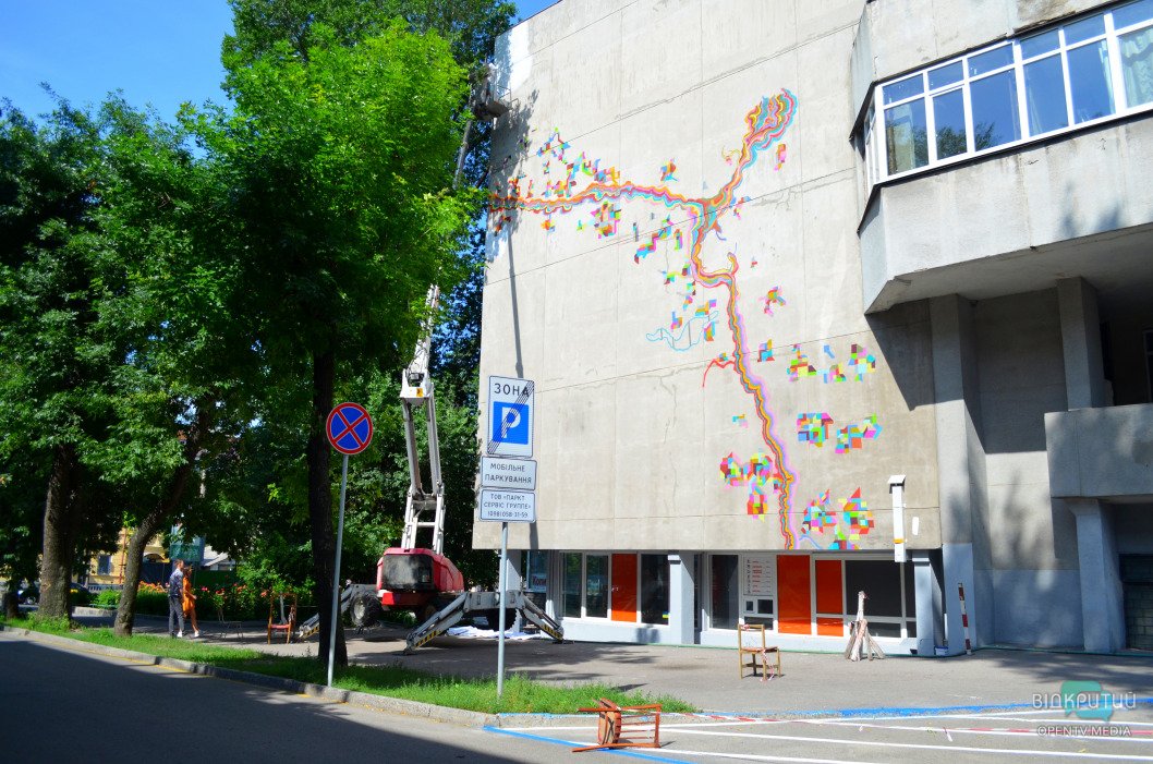 В Днепре на фасаде Строительной академии появится новый мурал: фото - рис. 1