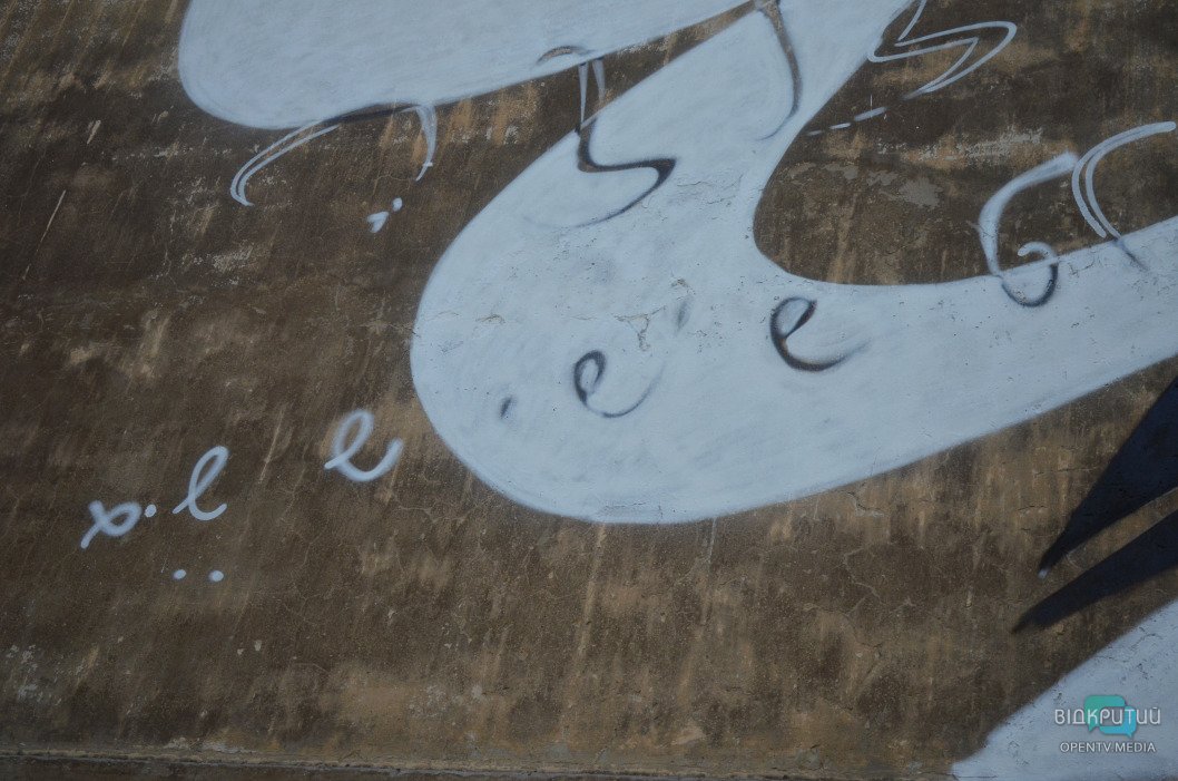 В центре Днепра создают мурал в честь израильской поэтессы: подробности (Фото) - рис. 4