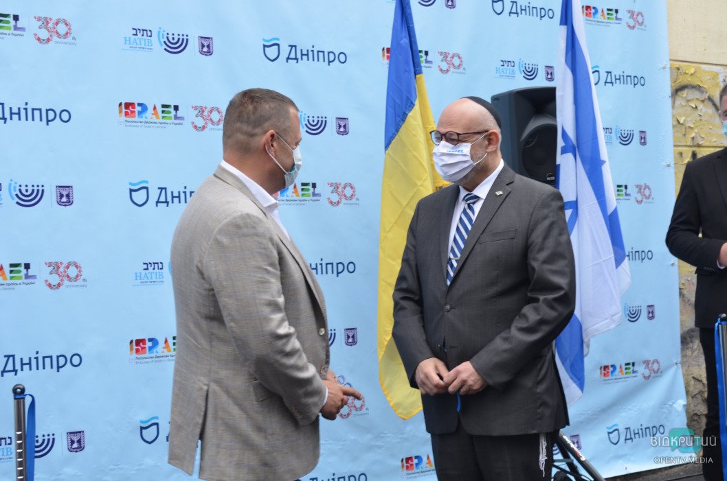 Новый мурал и дипломатическая аллея: Днепр посетил посол Израиля (Фото/Видео) - рис. 17