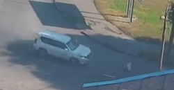 На Днепропетровщине водитель Toyota сбил мужчину: видео момента аварии - рис. 6