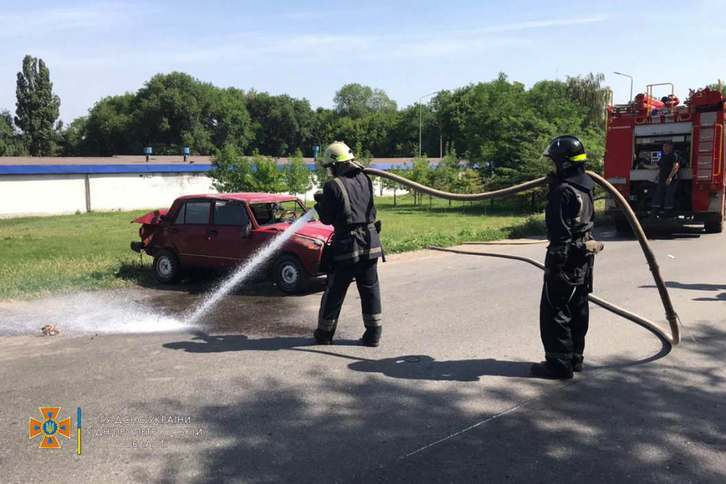 ДТП в Кривом Роге: автомобиль перевернулся на крышу - рис. 3