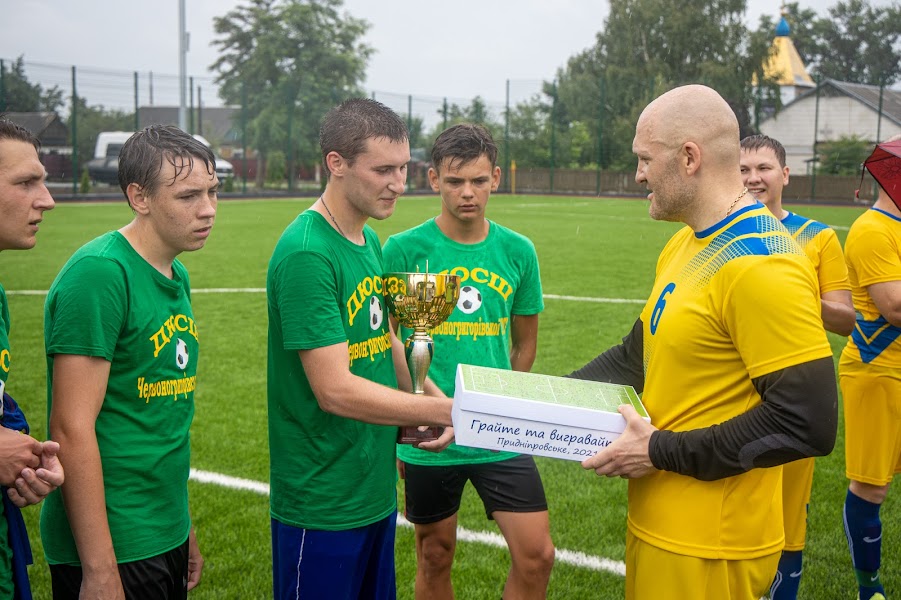 На Днепропетровщине новый сельский стадион открыли футбольным матчем - рис. 4