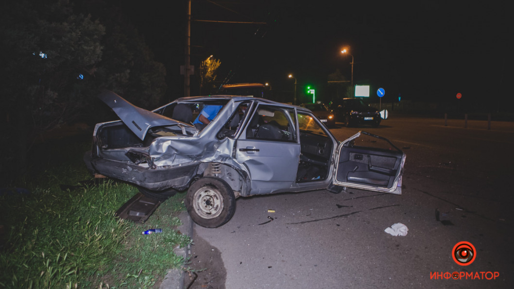 Ночное ДТП на Набережной Победы: в результате аварии пострадали 2 человека - рис. 2