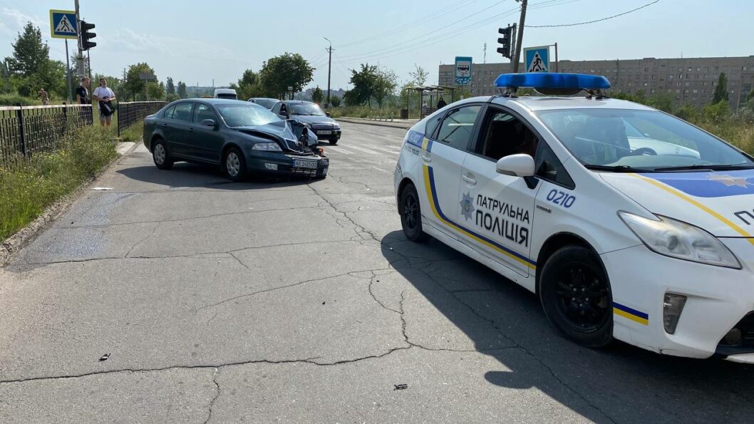 На Днепропетровщине пьяный водитель врезался в скорую и скрылся с места ДТП - рис. 3
