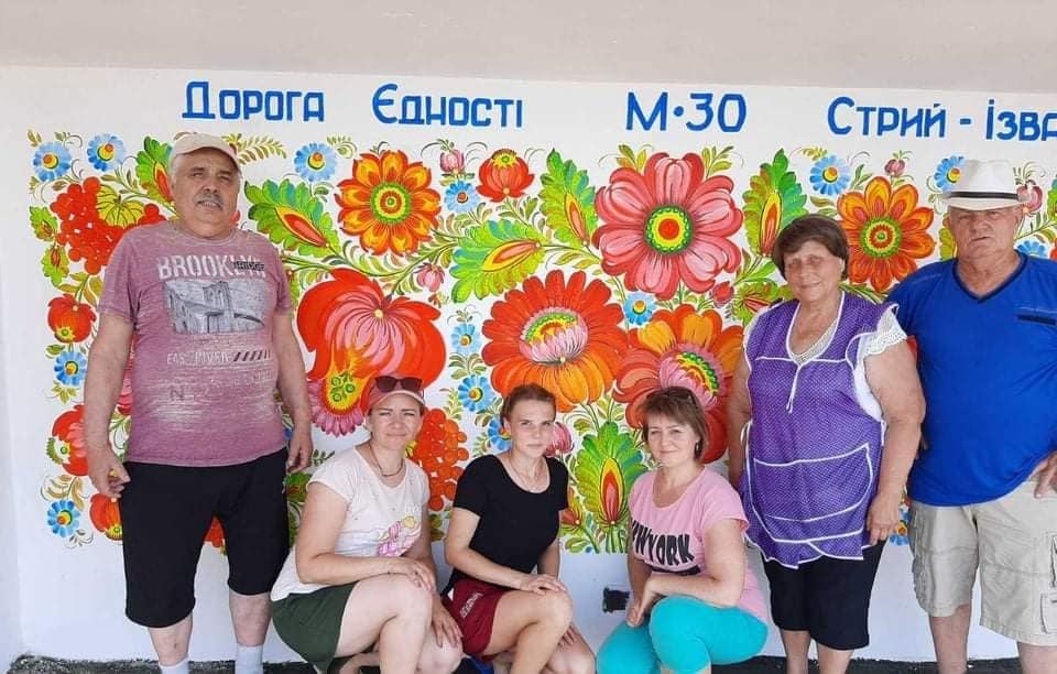 На Днепропетровщине появился новый мурал в Петриковском стиле - рис. 1