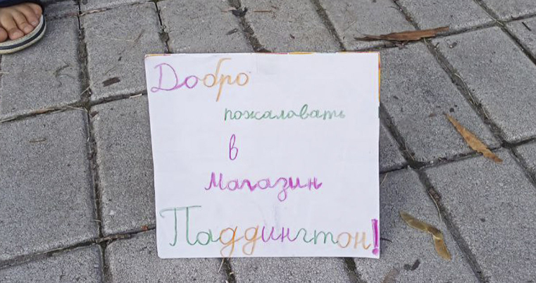 На днепровском бульваре Славы мальчик продавал свои рисунки прохожим - рис. 3
