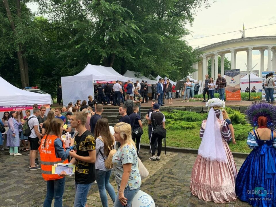 Все для абитуриентов: в Днепре провели масштабную ярмарку профессий (фото) - рис. 2