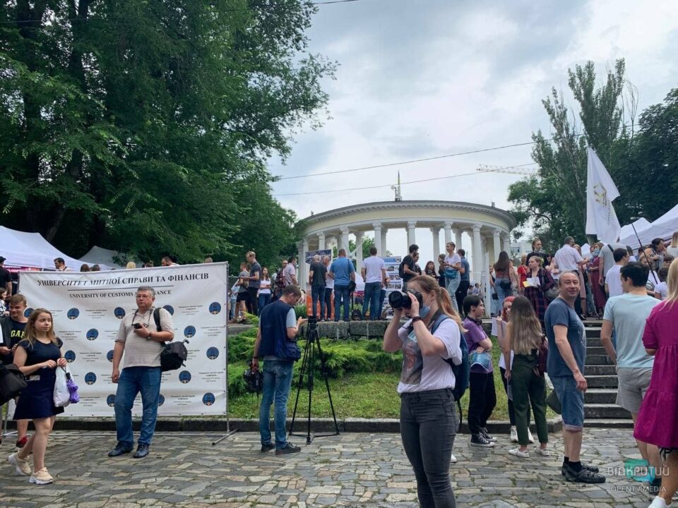 Все для абитуриентов: в Днепре провели масштабную ярмарку профессий (фото) - рис. 3