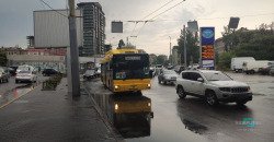 Дождь с грозой и забитые ливневки: Днепр переживает очередную непогоду (Фото) - рис. 4