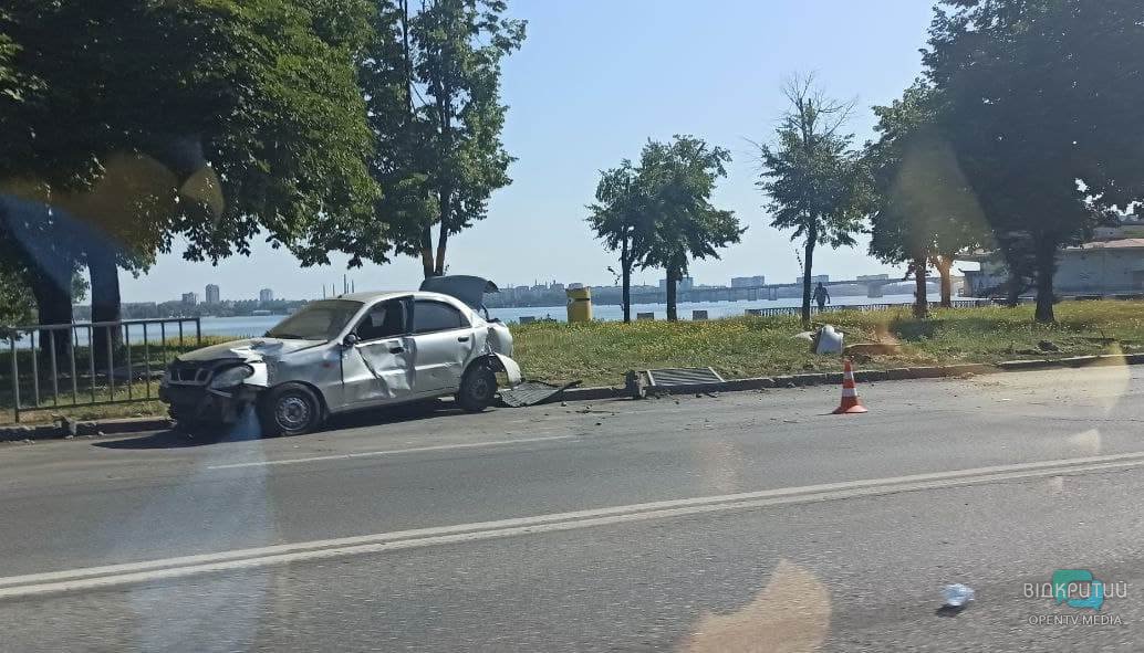 Разбили 2 авто: в Днепре на Сичеславской Набережной столкнулись Daewoo и Toyota - рис. 3