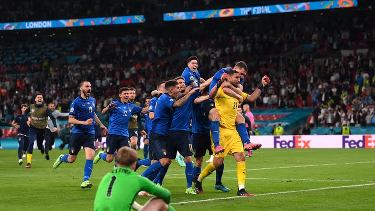 Спустя 53 года: сборная Италии стала победителем Чемпионата Европы - рис. 13