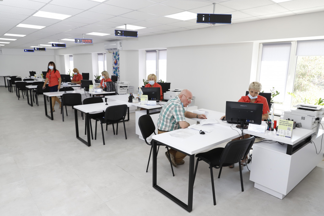 В днепровском ТРЦ открылся центр предоставления административных услуг - рис. 3