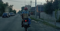 В Днепре заметили мотоцикл с номерными знаками «ДНР» - рис. 1