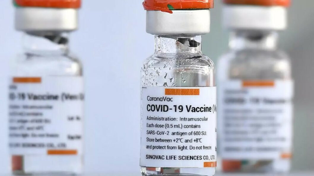 Эксперт по иммунопрофилактике рассказал о применении вакцины CoronaVac - рис. 2
