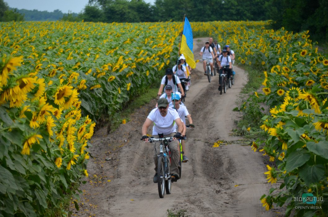 30 километров ко Дню Независимости: под Днепром провели велопробег дружбы (Фото) - рис. 1