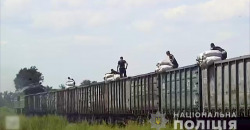 На Приднепровской железной дороге преступная группа обворовывала товарные вагоны - рис. 12