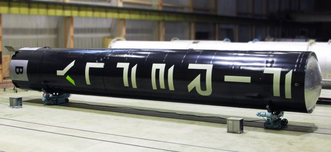 В Днепре по набережной перевозили огромный макет ракеты-носителя "Южмаша": фото - рис. 4
