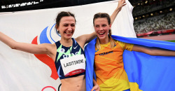 Днепровская легкоатлетка Ярослава Магучих впервые рассказала о фото с россиянкой - рис. 1