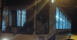 В днепровских трамваях №9 и №19 хулиганы выбили стекла - рис. 4