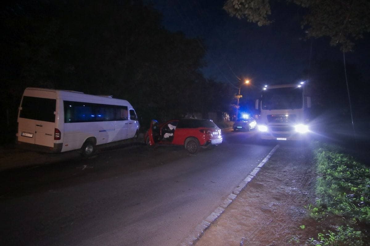Ночное ДТП в Днепре: «Sprinter» врезался в легковушку, есть пострадавшие - рис. 4