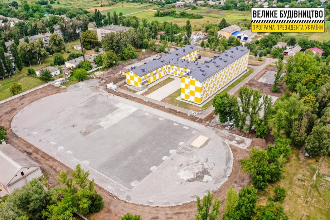 На Днепропетровщине продолжается масштабное обновление дорог и стадионов школ - рис. 4