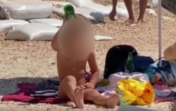 Пока родители не видят: в Кирилловке ребенок на пляже пил пиво (Видео) - рис. 1