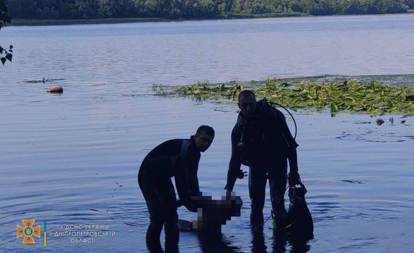 В Днепре спасатели достали из воды тело 25-летнего утопленника - рис. 3