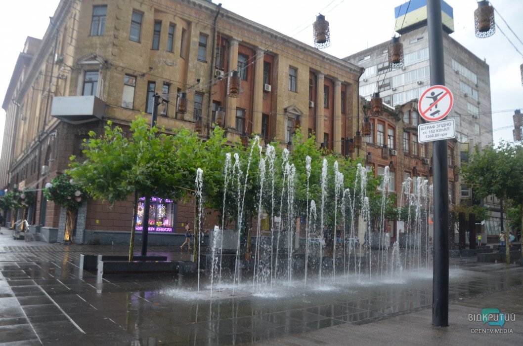 Затопленные улицы, вода в маршрутках: последствия непогоды в Днепре (Фото/Видео) - рис. 7