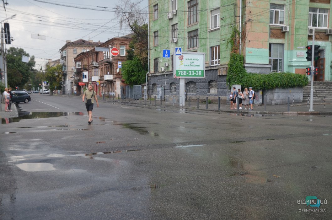 Затопленные улицы, вода в маршрутках: последствия непогоды в Днепре (Фото/Видео) - рис. 9