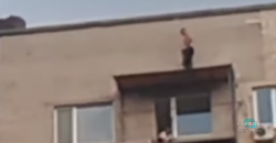 В Днепре мужчина полез чинить крышу балкона на 9 этаже без страховки (Видео) - рис. 7