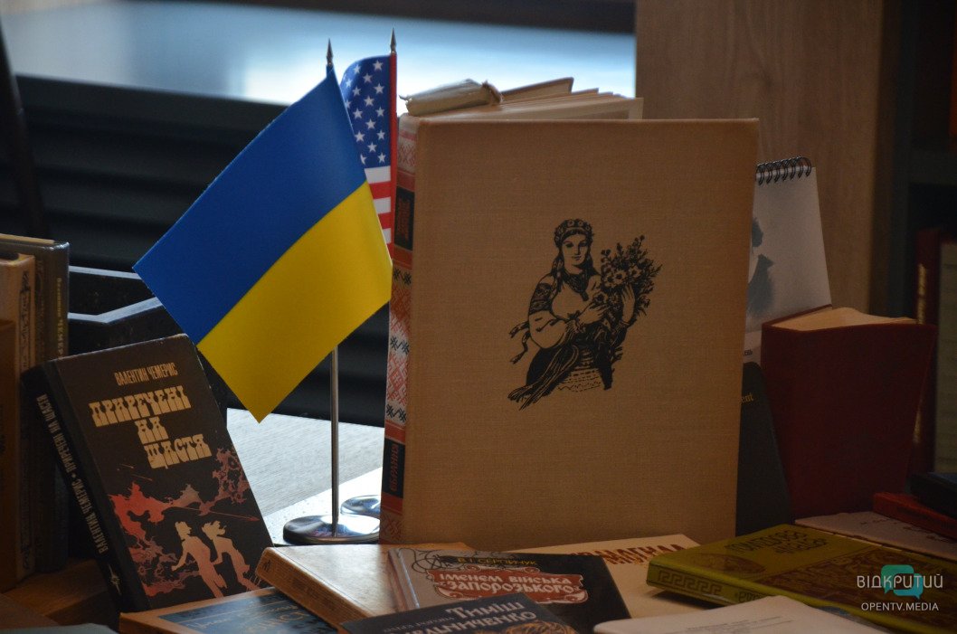 В Днепре фонд библиотеки украинской диаспоры пополнился уникальными книгами (Фото) - рис. 6