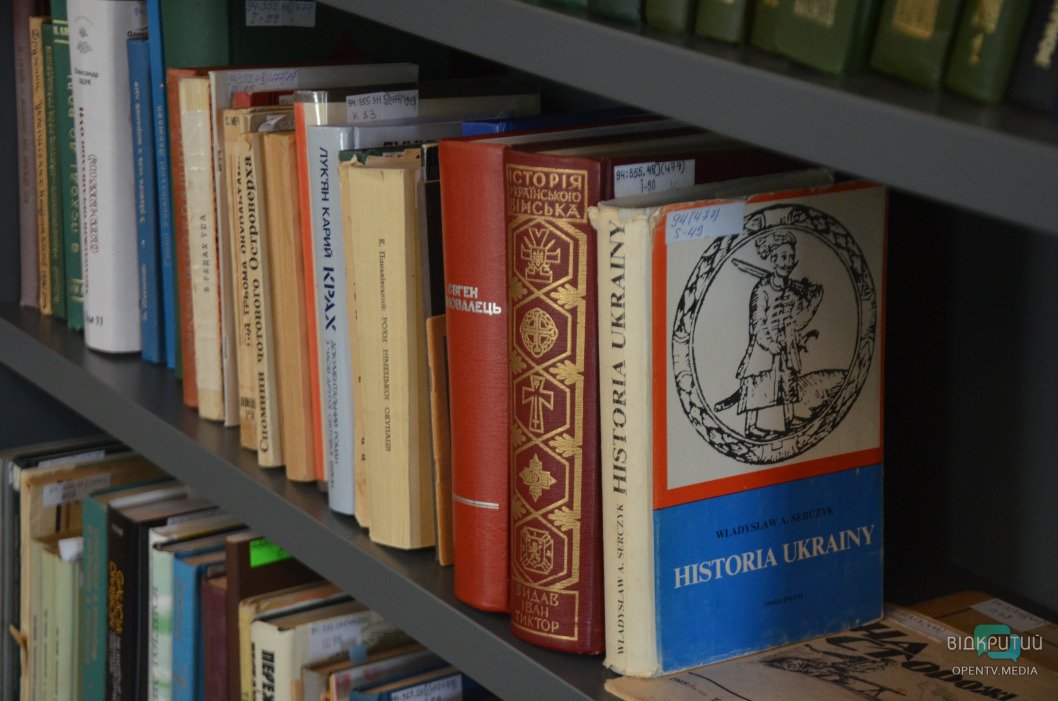 В Днепре фонд библиотеки украинской диаспоры пополнился уникальными книгами (Фото) - рис. 5