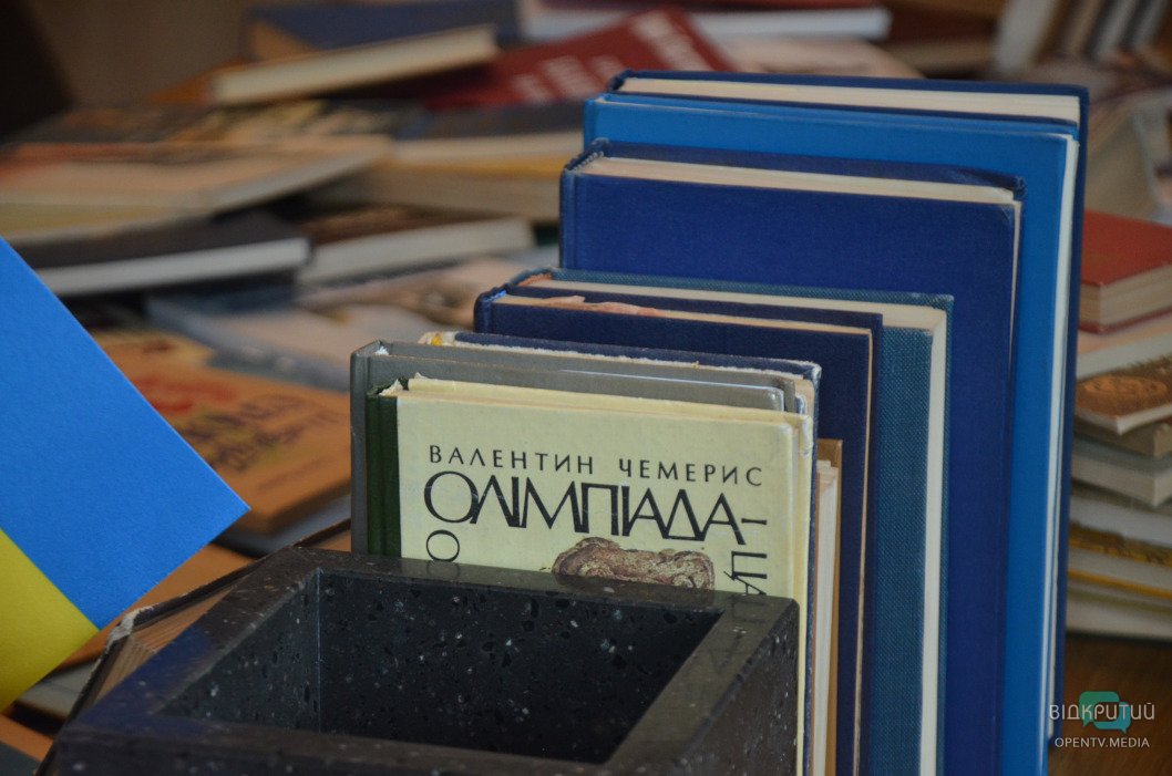В Днепре фонд библиотеки украинской диаспоры пополнился уникальными книгами (Фото) - рис. 8