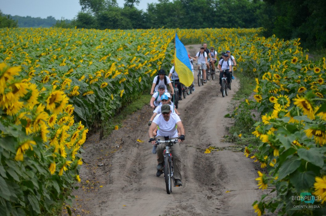 30 километров ко Дню Независимости: под Днепром провели велопробег дружбы (Фото) - рис. 33