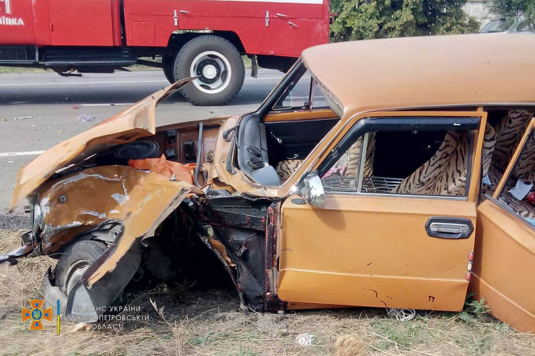 ДТП под Кривым Рогом: водителя доставали из разбитого автомобиля (фото) - рис. 5