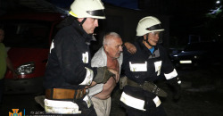 В Днепре пожарные спасли мужчину из пылающей квартиры (Фото/Видео) - рис. 8