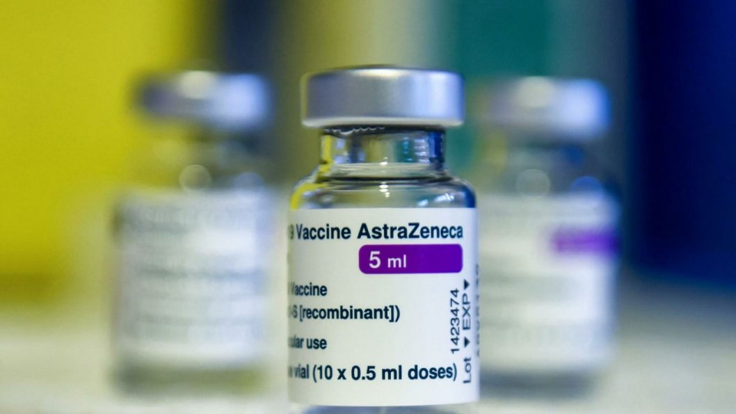 В Украину завезли 650 тысяч доз вакцины AstraZeneca - рис. 1