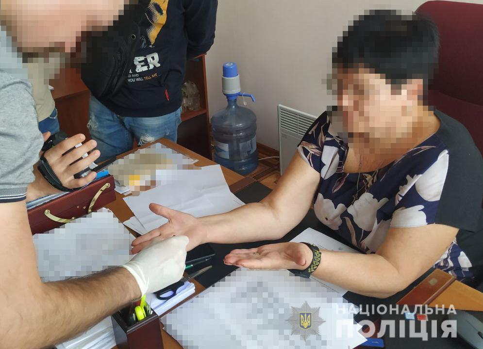 На Днепропетровщине двое чиновников Госпродпотребслужбы задержаны на взятках - рис. 1